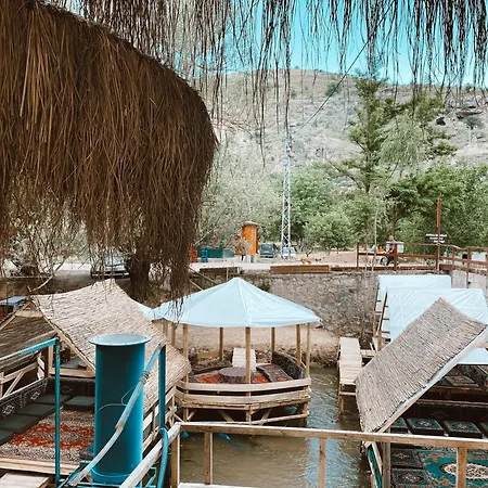 Belisirma Cave מלון