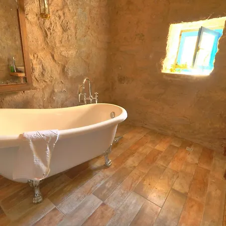 Belisirma Cave * אקסאראי