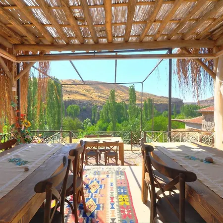 Belisirma Cave מלון